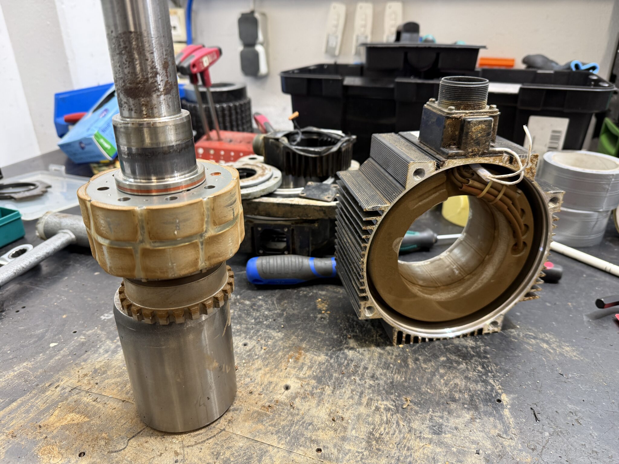 Yaskawa-AC-Servo-Motor-SGMGH-20A5A2B-demontiert-2-2048x1536